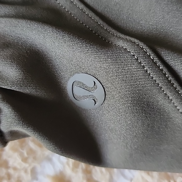Lululemon Stetch High-Rise Jogger in Dark Olive EUC - Picture 5 of 8